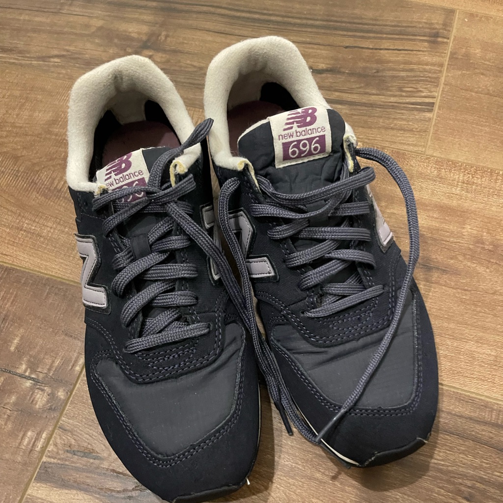 New Balance 696